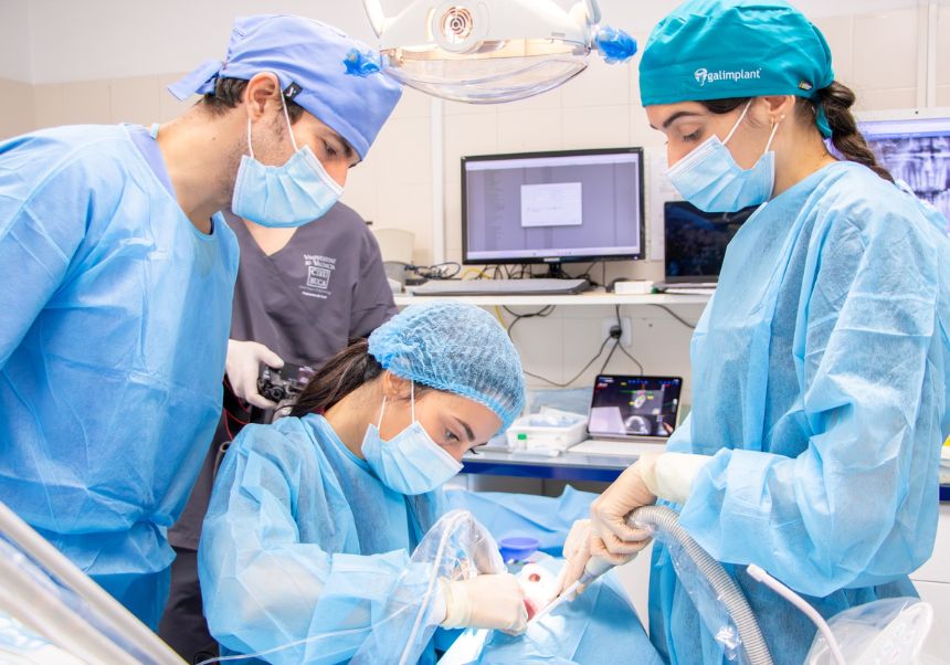 event image:Portes Obertes Postgraus en Odontologia UV